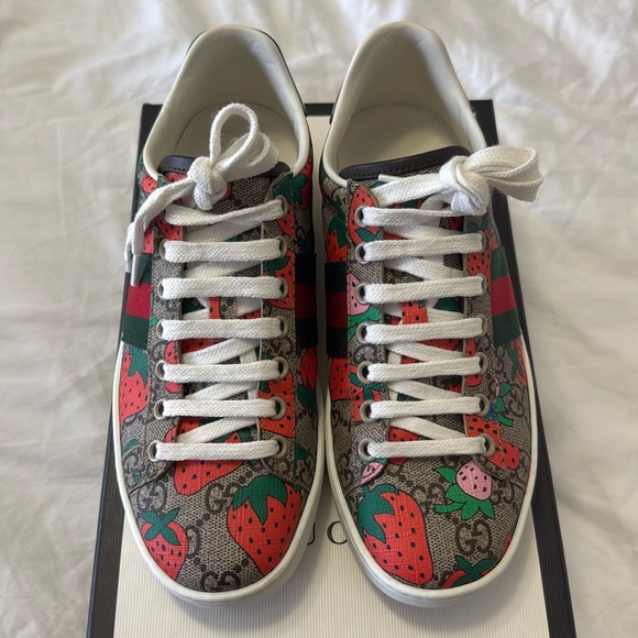 COPY - Gucci Ace GG Supreme Canvas Strawberry Sneakers - Picture 3 of 11